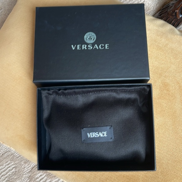 NWT VERSACE LA MEDUSA LOGO BLACK LEATHER STUDDED BAG CHARM KEY CHAIN - Picture 11 of 14